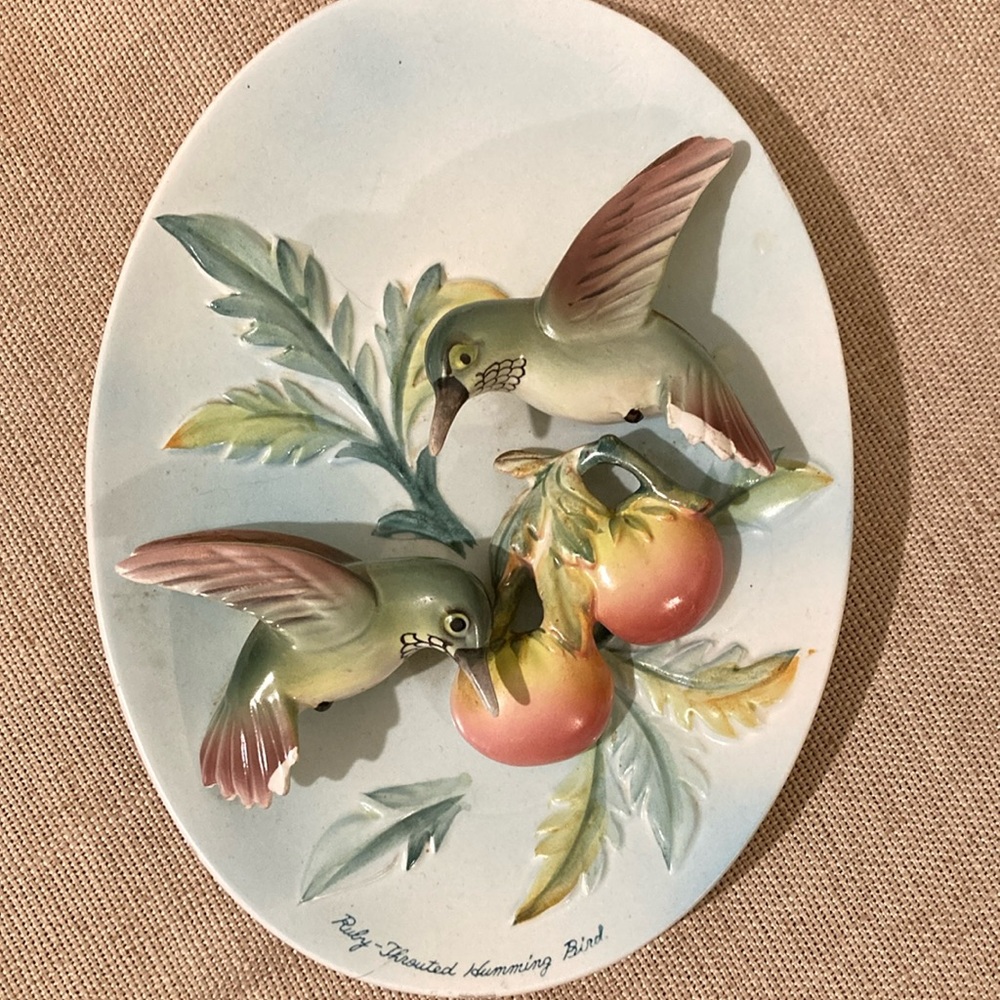 Decorative plate with hummingbirds.